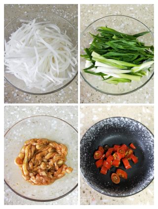 蒜苗炒萝卜丝的做法步骤：2