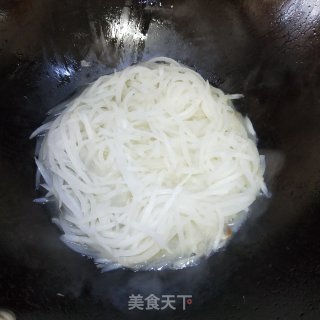 蒜苗炒萝卜丝的做法步骤：7