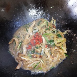 蒜苗炒萝卜丝的做法步骤：12