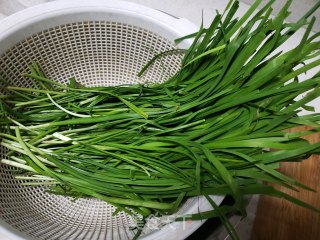 韭菜炒五香豆腐的做法步骤：1