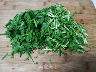韭菜炒五香豆腐的做法步骤：2