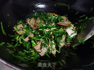 韭菜炒五香豆腐的做法步骤：5