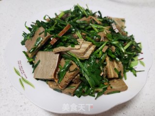 韭菜炒五香豆腐的做法步骤：6