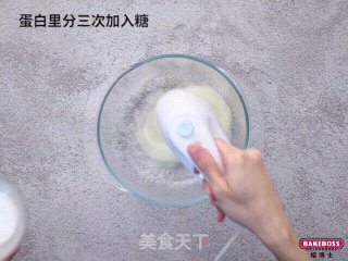 摩卡海盐奶油蛋糕卷，香浓醇厚，咸甜适中的滋味，让人一口难忘。的做法步骤：4