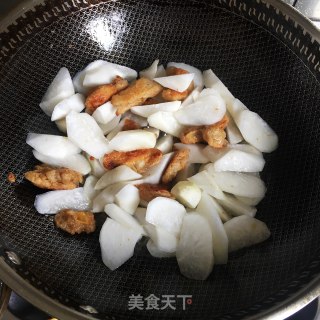 油渣烧萝卜的做法步骤：2