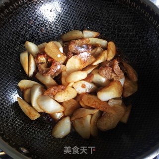 油渣烧萝卜的做法步骤：3
