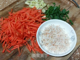 胡萝卜炒榛子糕的做法步骤：3
