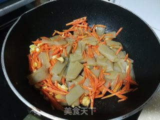 胡萝卜炒榛子糕的做法步骤：6