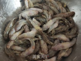 家熬小肉滚鱼的做法步骤：2