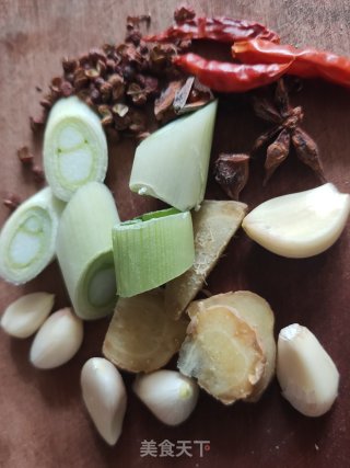 家熬小肉滚鱼的做法步骤：3