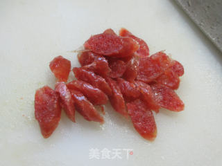 大蒜香肠炒黄豆芽的做法步骤：2