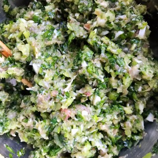 大葱芹菜鲜肉水饺的做法步骤：6