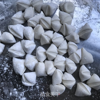 大葱芹菜鲜肉水饺的做法步骤：7