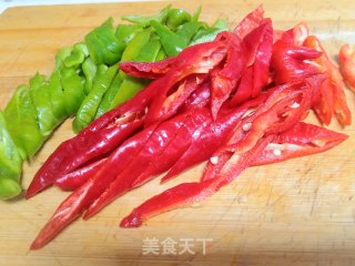 青红椒炒豆干的做法步骤：3
