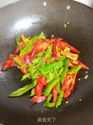青红椒炒豆干的做法步骤：7