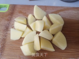 排骨土豆炖宽粉的做法步骤：3