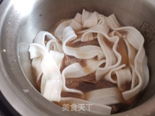 排骨土豆炖宽粉的做法步骤：7