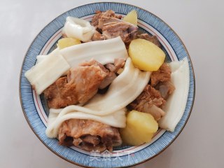 排骨土豆炖宽粉的做法步骤：8