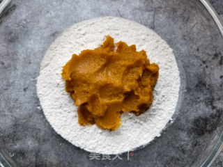 南瓜牛奶红枣窝窝的做法步骤：1
