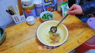 酸汤水饺的做法步骤：3