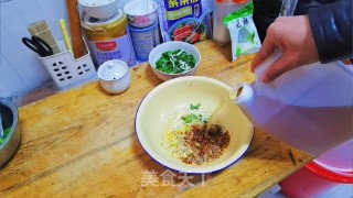 酸汤水饺的做法步骤：4