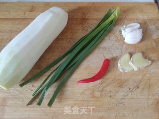 红烧萝卜的做法步骤：1