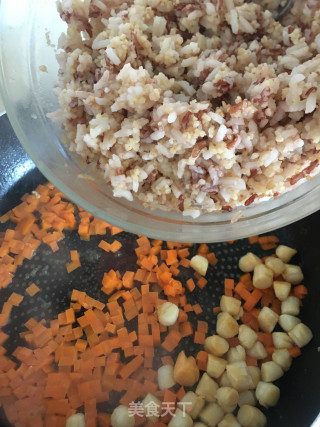 海鲜炒饭的做法步骤：12