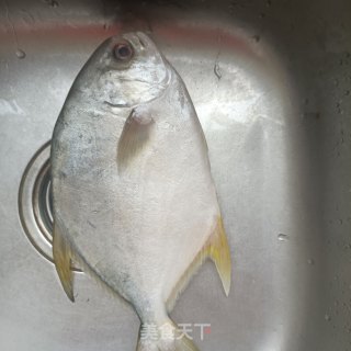 葱油金鲳鱼的做法步骤：1