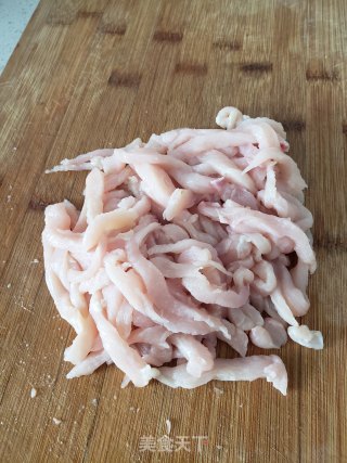 韭菜炒鸡肉的做法步骤：4