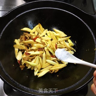 茭白炒肉丝的做法步骤：3