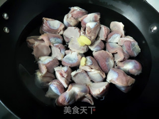 香辣卤鸭胗的做法步骤：1