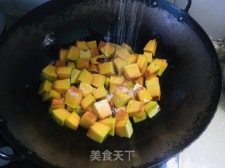花生炖南瓜的做法步骤：3