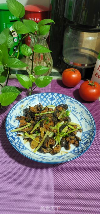 芹菜炒红极参的做法步骤：12