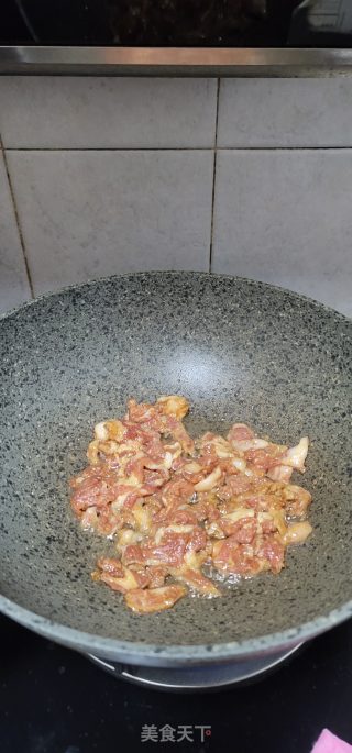 猪肉片辣炒萝卜干的做法步骤：5