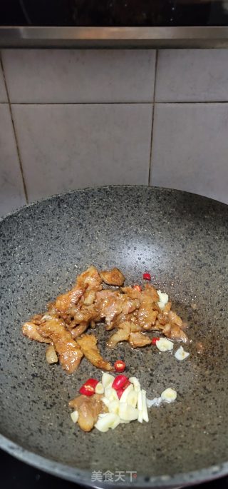 猪肉片辣炒萝卜干的做法步骤：7