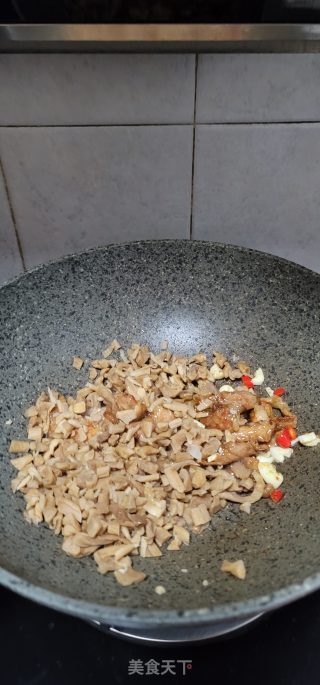 猪肉片辣炒萝卜干的做法步骤：8