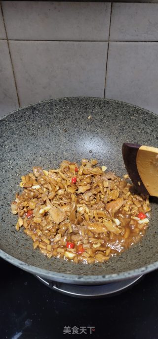 猪肉片辣炒萝卜干的做法步骤：9