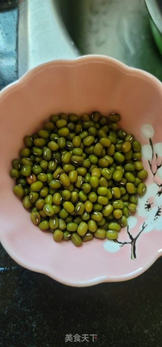 腊肉排骨炖胡萝卜莲藕的做法步骤：4