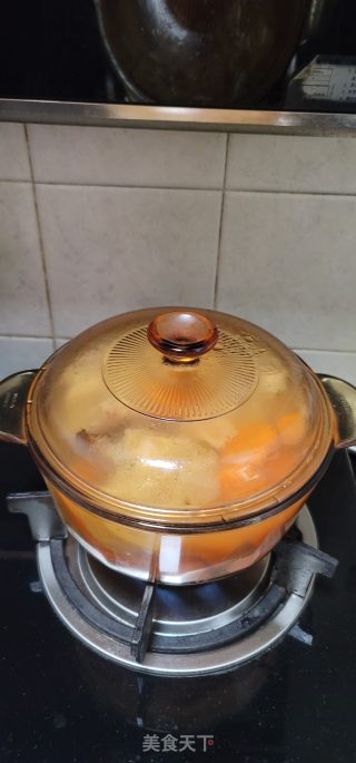 腊肉排骨炖胡萝卜莲藕的做法步骤：8