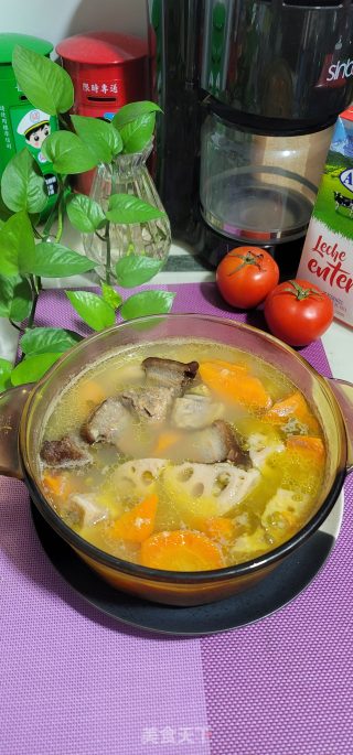腊肉排骨炖胡萝卜莲藕的做法步骤：10