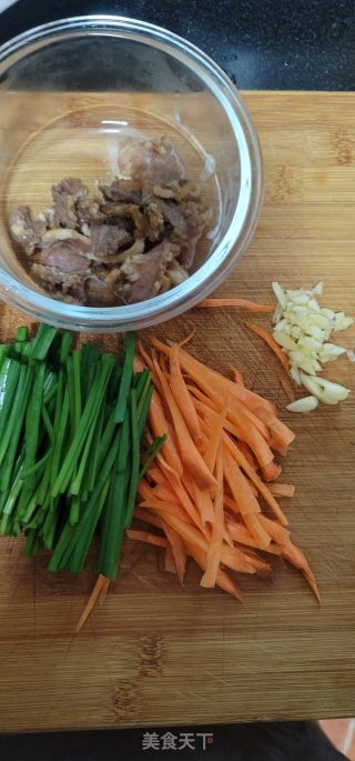 肉片炒三丝的做法步骤：1