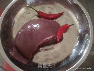 爆炒猪肝的做法步骤：1