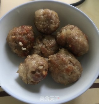 肉丸焖水东芥菜的做法步骤：2