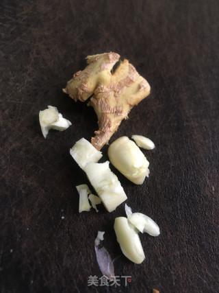 肉丸焖水东芥菜的做法步骤：3