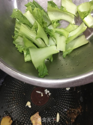 肉丸焖水东芥菜的做法步骤：6