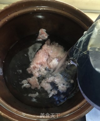 鲍鱼瘦肉汤的做法步骤：3