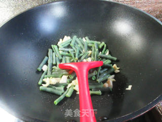 蒜香紫豇豆的做法步骤：4
