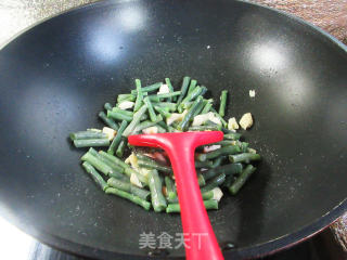 蒜香紫豇豆的做法步骤：7