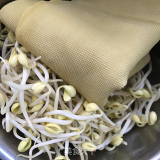 香辣时蔬炖肥牛的做法步骤：2