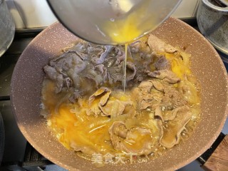 滑蛋洋葱汁烩肉片的做法步骤：7